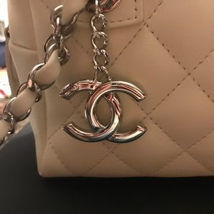 Small Light pink/white Chanel purse. BRAND NEW!